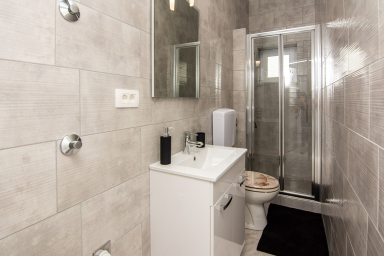 Bathroom 3, Apartments Cupic, Vir