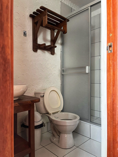 Bathroom 3, Tupac Hostel Huaraz, Huaraz