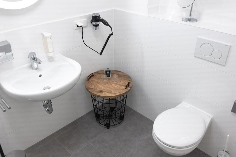 Bathroom 4, ANA Suites Augsburg City Center, Augsburg