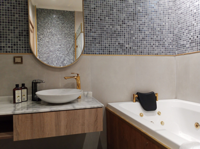 Bathroom 5, Taksim Bosphorus Hotel, Beyoğlu