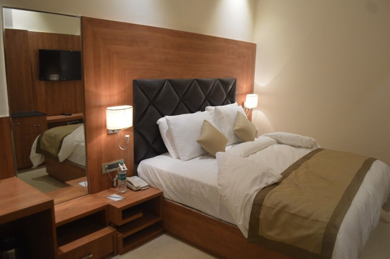 Bedroom 4, Mayur Hotel & Resort, Sitapur
