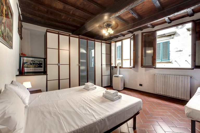 Room 5, Pinti 46 in Firenze With 1 Bedrooms and 1 Bathrooms, Florence