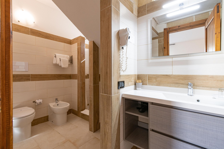 Bathroom 5, Masseria dei Monaci, Lecce