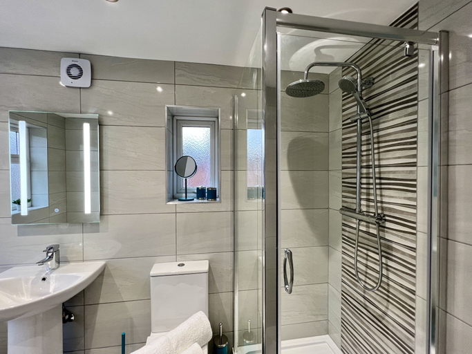 Bathroom 4, St Michael House, Nottingham