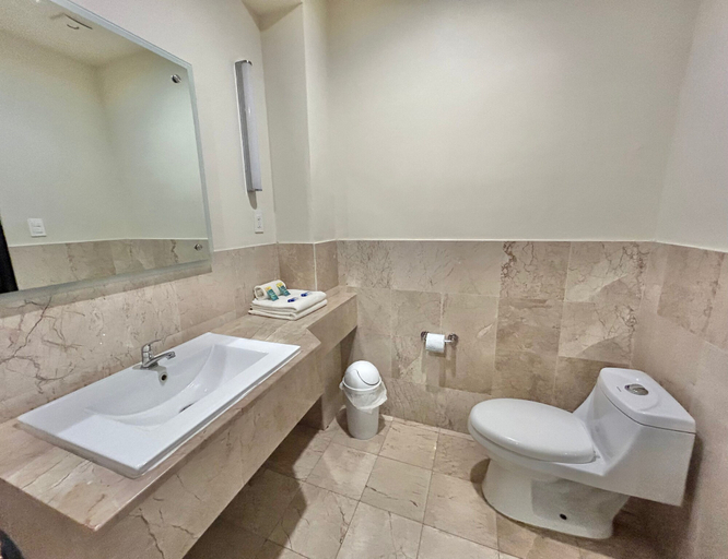 Bathroom 3, Hotel Yorio Inn, Tuxpan