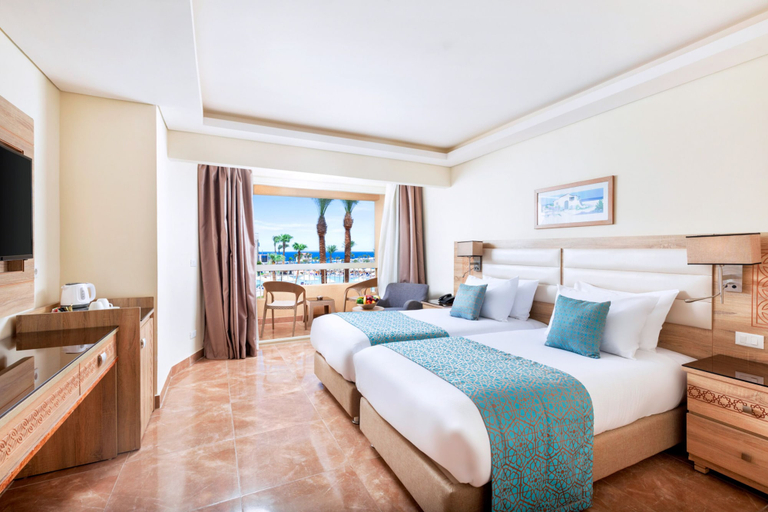 Bedroom 4, Beach Albatros Resort - All Inclusive, Al-Ghurdaqah