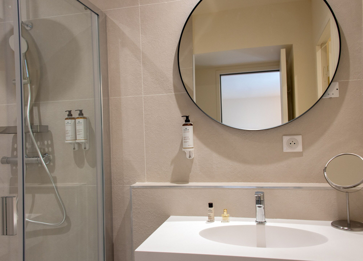 Bathroom 5, Soko Hotels Pont du Gard, Gard