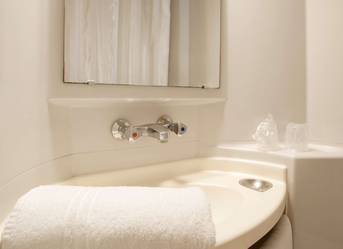 Bathroom 5, Premiere Classe Chelles, Seine-et-Marne