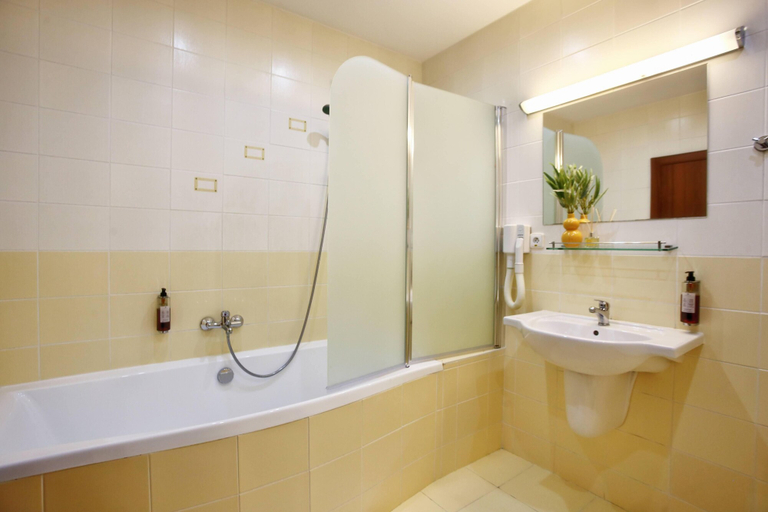Bathroom 5, Hotel Magnólia, Pieštany