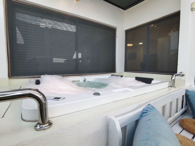 Bathroom 28
