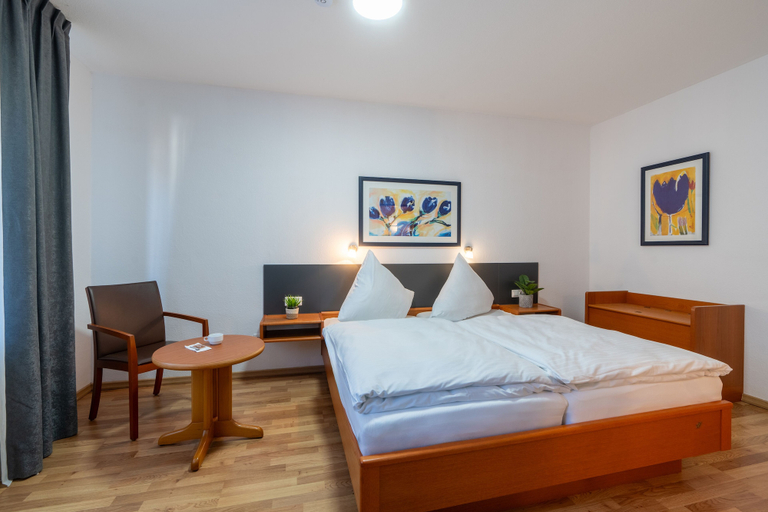 Bedroom 3, Hotel Elkemann, Borken