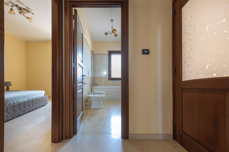 Bathroom 5, 3546 Casa di Via Piave by Barbarhouse, Lecce