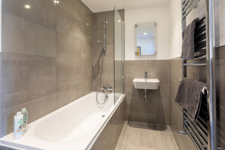 Bathroom 4, Bernard Point, Southampton