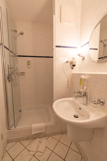 Bathroom 5, Hotel Elkemann, Borken