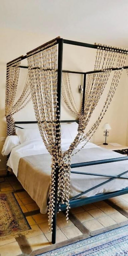 Bedroom 4, L'Antilope, Cher