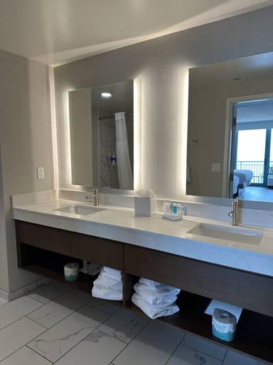 Bathroom 4, Hampton Inn Virginia Beach-Oceanfront South, Virginia Beach