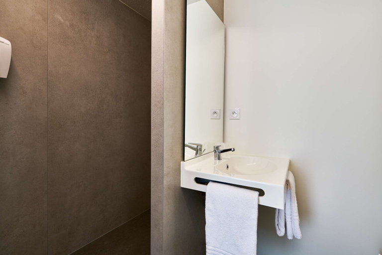 Bathroom 5, Première Classe La Roche Sur Yon - Vendéspace, Vendée