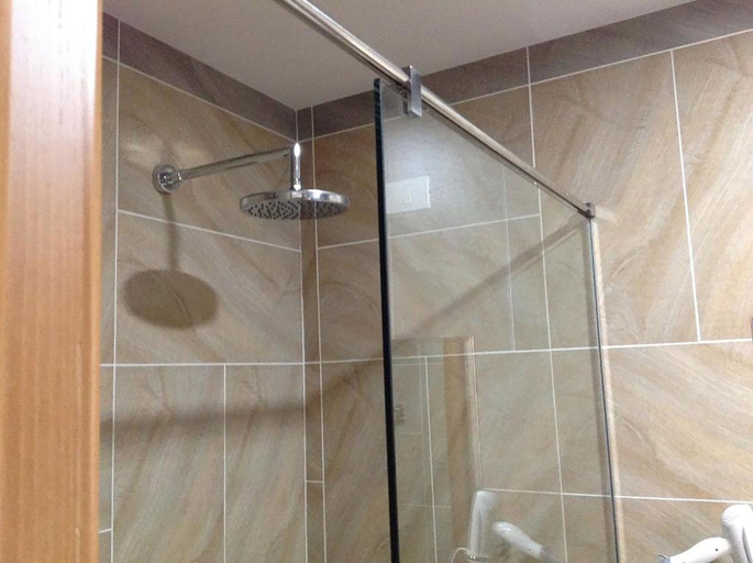 Bathroom 4, Hotel Green, Tirana