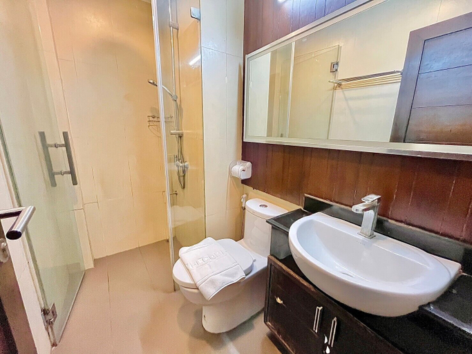 Bathroom 4, Huern Nana Jomsawan, Muang Phrae