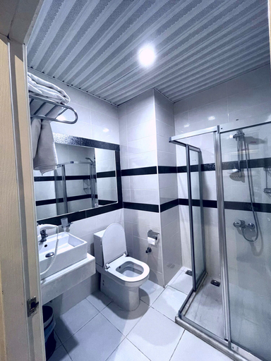 Bathroom 5, Cleopatra City Hotel, Alanya