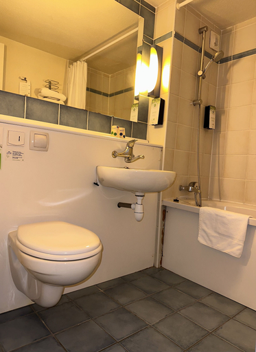 Bathroom 4, Campanile Charleville-Mezeres, Ardennes