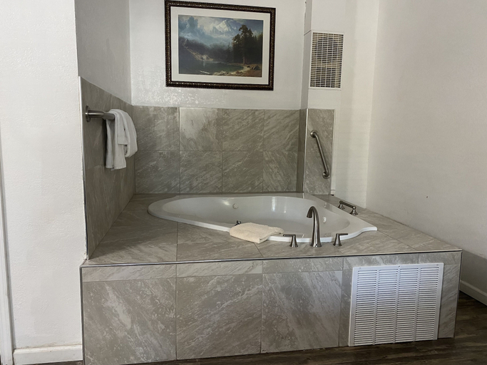 Bathroom 4, Big Pines Mountain House, El Dorado