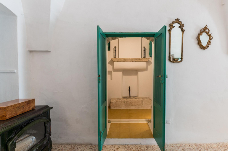 Others 5, Bel Cortile ostuni apuglia, Brindisi