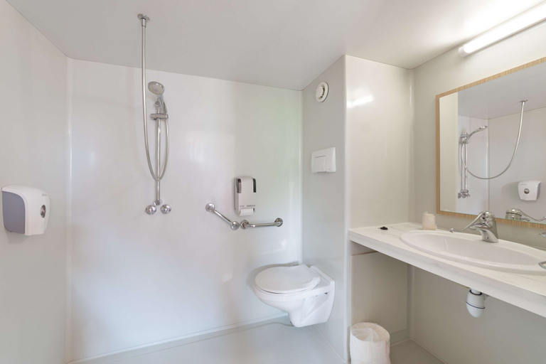 Bathroom 5, Première Classe Poitiers Futuroscope – Chasseneuil, Vienne