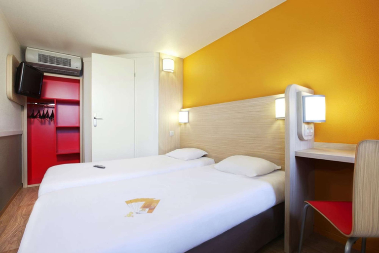 Bedroom 4, Premiere Classe Auxerre, Yonne