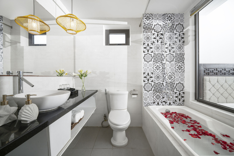 Bathroom 4, Flower Hotel, Da Nang