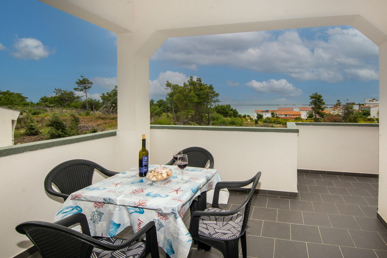 Others 5, Apartments Cupic, Vir