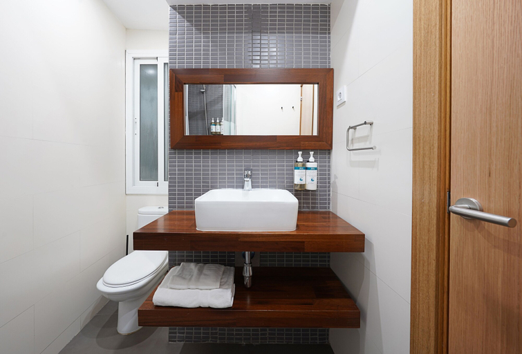 Bathroom 3, Numa | Lustre Apartments, Barcelona