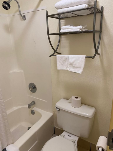 Bathroom 4, West Bank Inn, Richmond