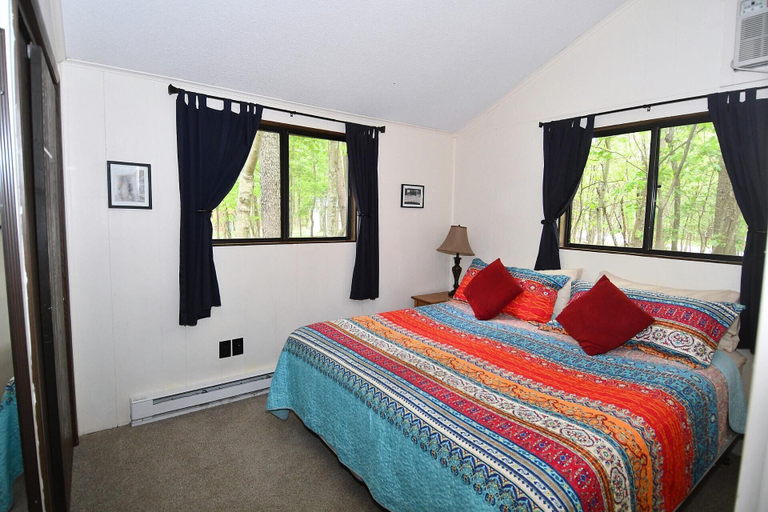 Bedroom 3, Woods Song - Natures Promise, Berkeley