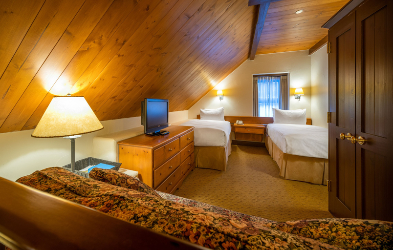 Bedroom 4, Post Hotel & Spa, Division No. 15
