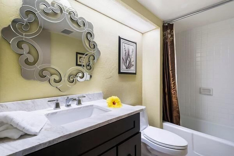 Bathroom 3, Kona Pacific B409, Hawaii
