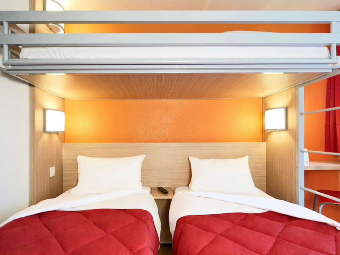 Bedroom 4, Premiere Classe Caen Est - Mondeville, Calvados