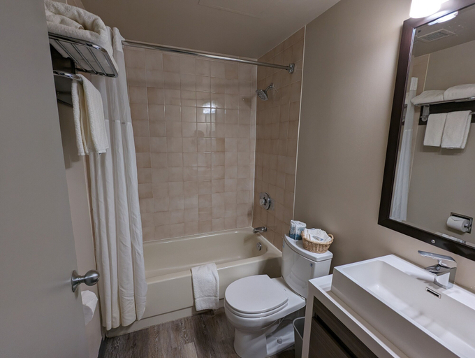 Bathroom 3, King Edward Hotel, Division No. 15