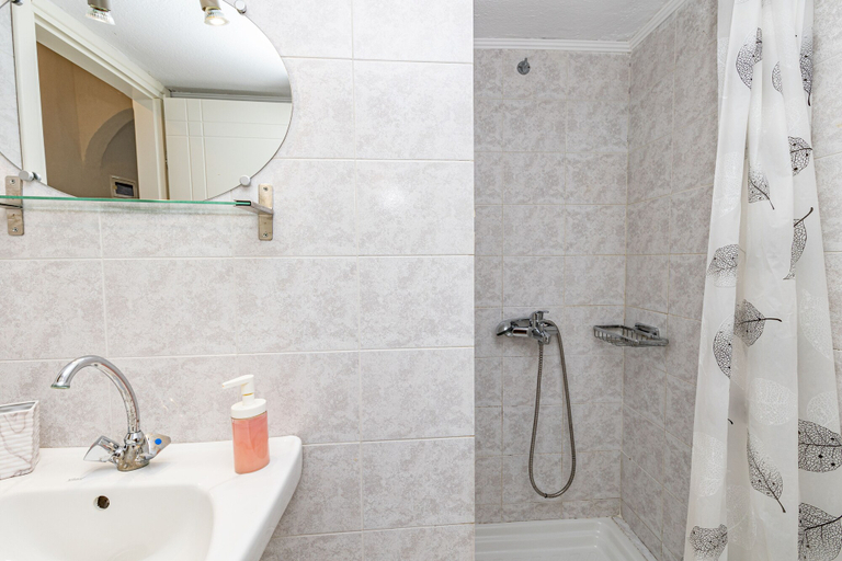 Bathroom 5, Kordela studios, Central Macedonia