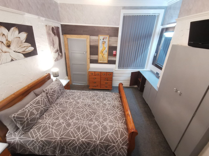 Bedroom, Immaculate 1-bed Apartment in Blackpool - Sleeps 5, Blackpool