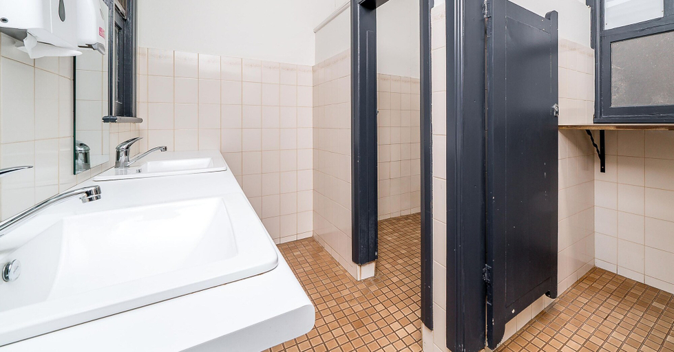 Bathroom 4, Romano's Hotel, Wagga Wagga - Pt A