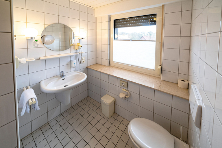 Bathroom 3, Hotel Restaurant Kloppendiek, Borken