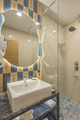 Bathroom 25
