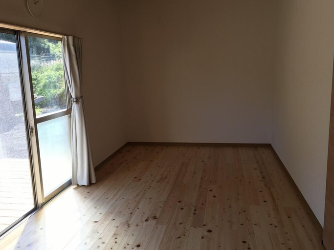 Bedroom 3, Sasayakana Ouchi S Nogi, Futtsu