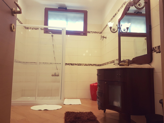 Bathroom 4, Airport Rooms Bari, Bari