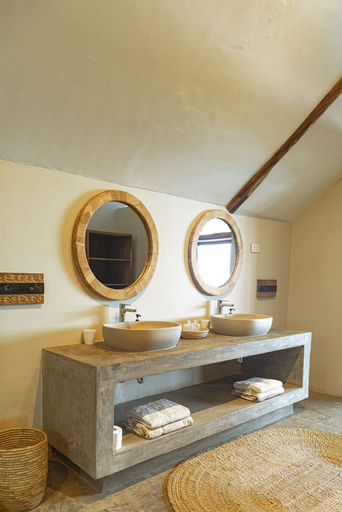 Bathroom 5, The Overhang, Temeke
