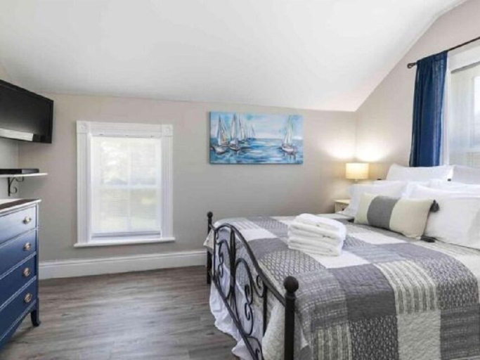 Bedroom 2, Rocklyn Inn Bed & Breakfast, Grey