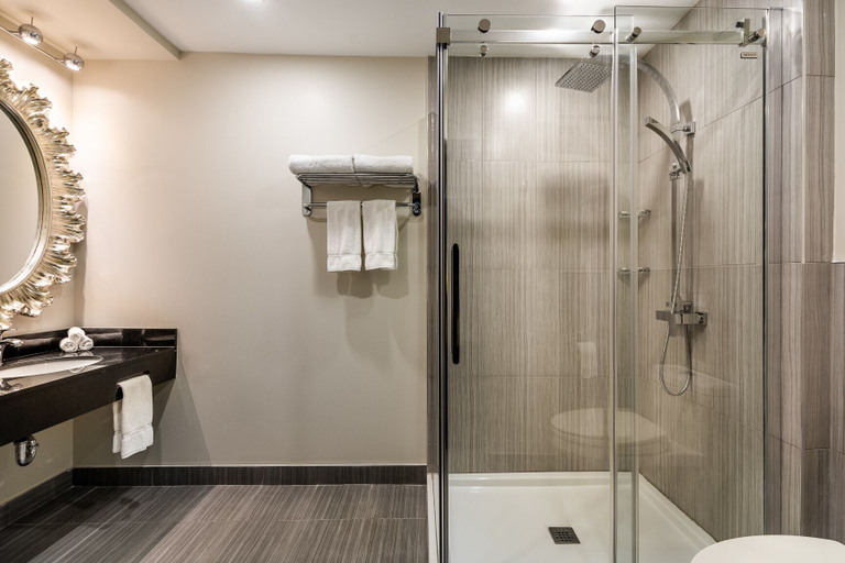 Bathroom 5, Empire Suites, Montréal
