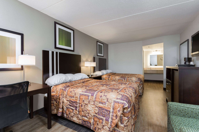 Bedroom 2, Days Inn by Wyndham Harrisburg North, Dauphin