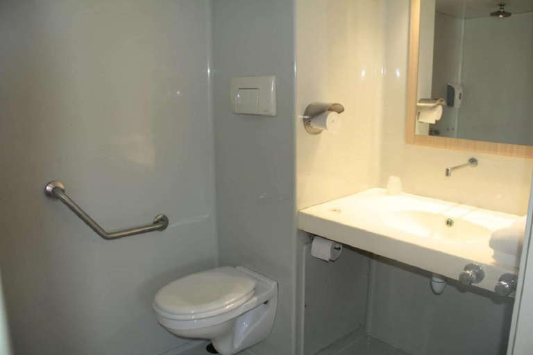 Bathroom 5, Hotel Première Classe Lille Sud - Seclin, Nord
